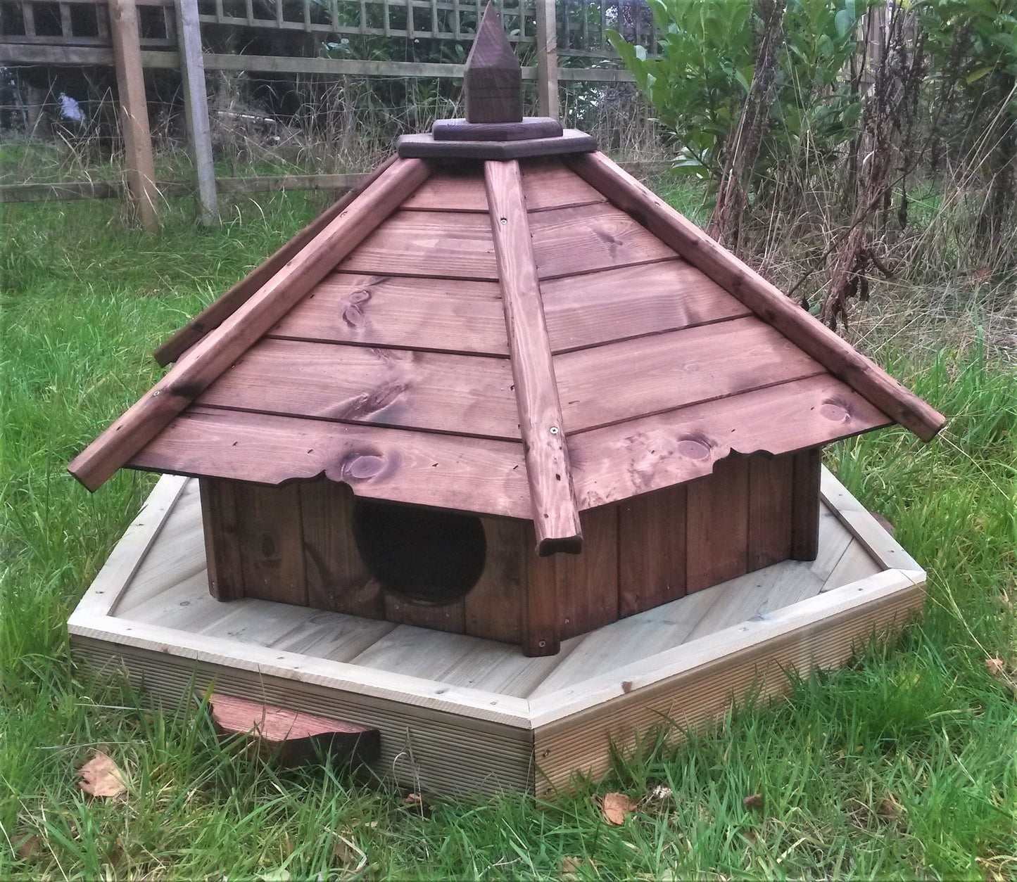 Medium Hexagonal Duck House and Float