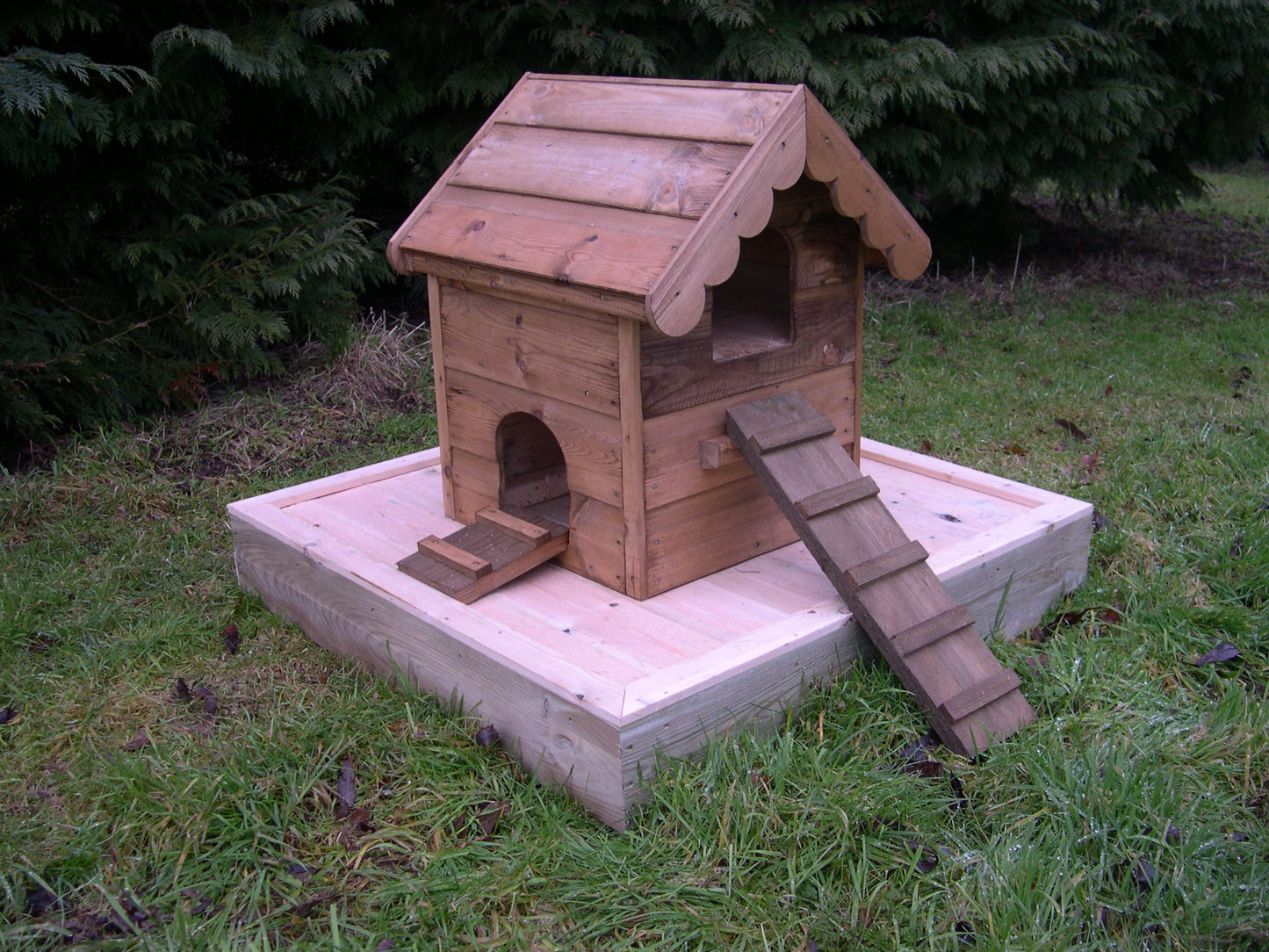 Chalet Floating Duck House