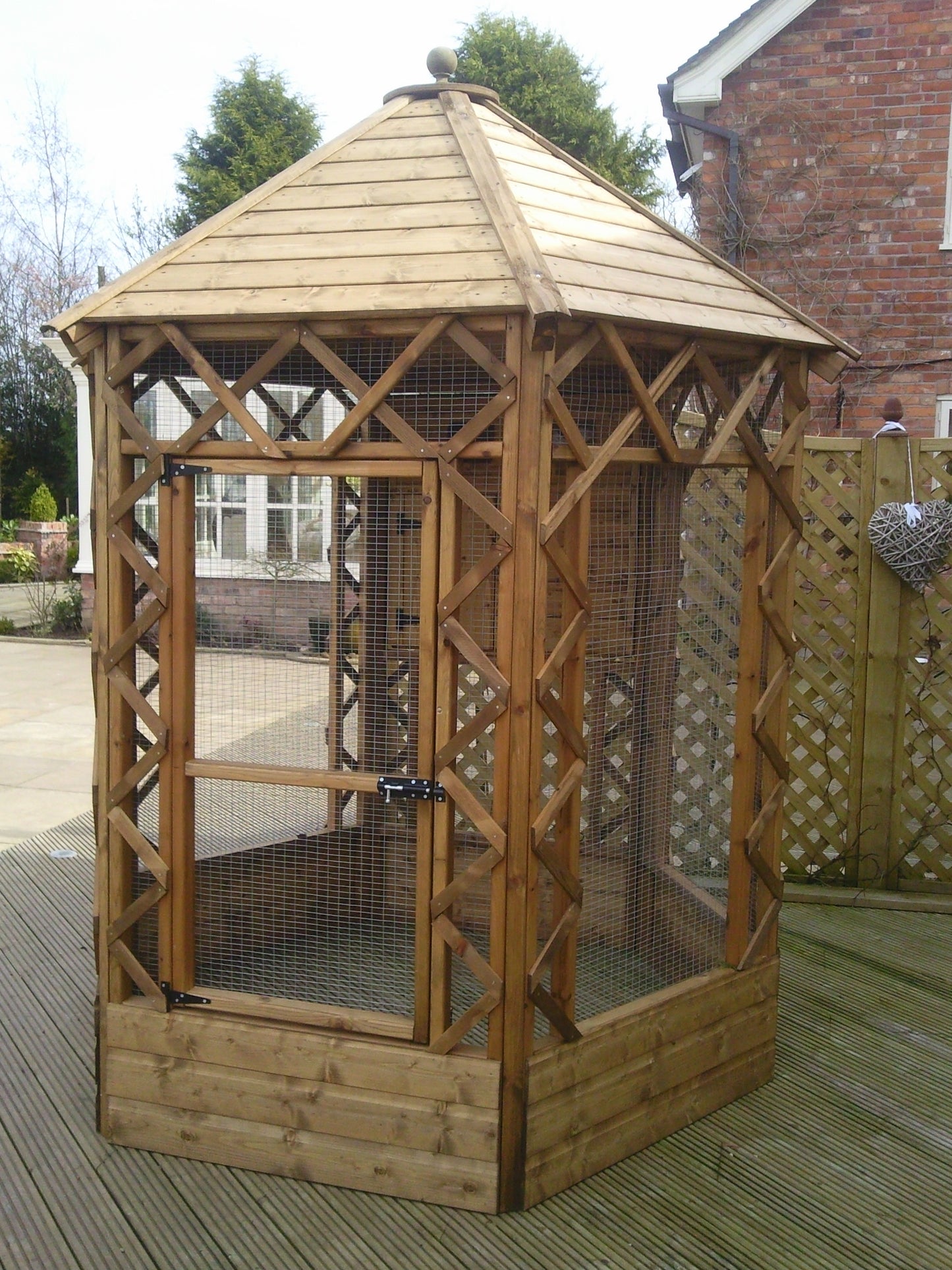 Victorian Hexagonal Cat Aviary