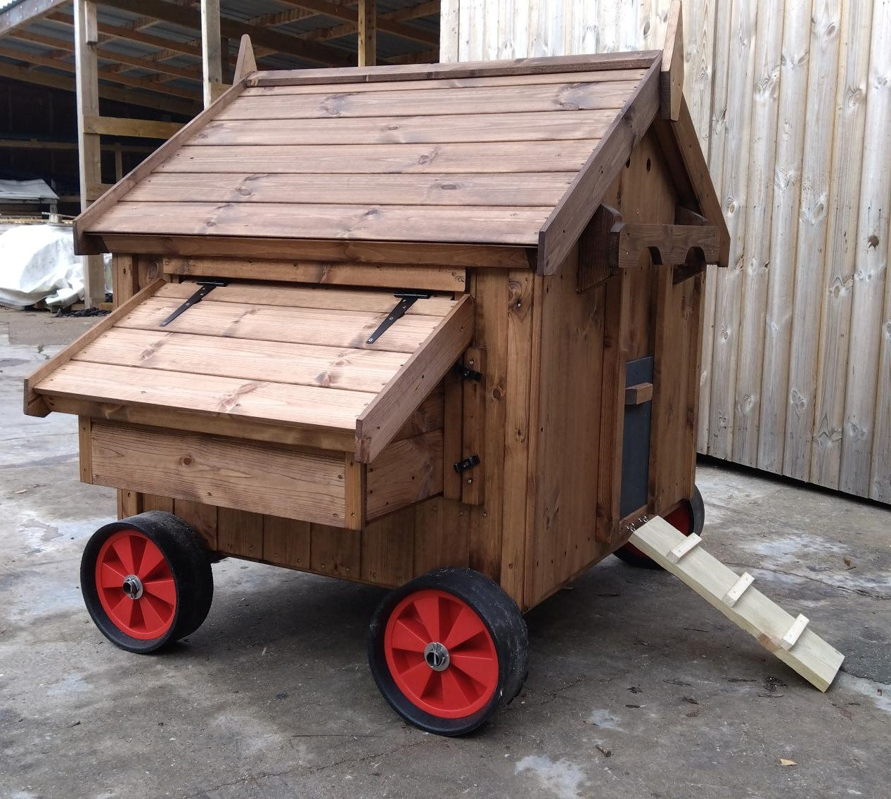 The Cottage Poultry House with Creep Wheels